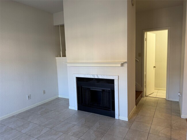 Building Photo - 2121 El Paseo St