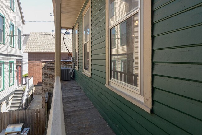 Building Photo - 3113 N Racine Ave