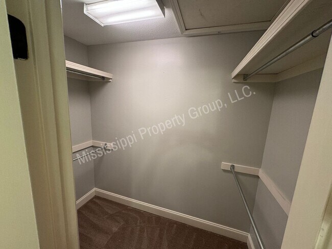 Building Photo - 3BR/3BA For Rent