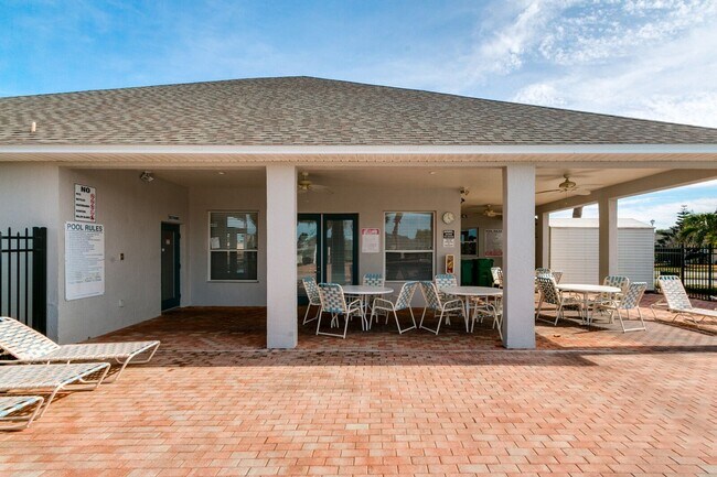 Building Photo - Luxury Living At An Affordable Price
