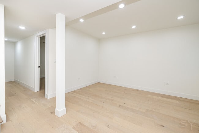 Building Photo - 1830 S Peoria St