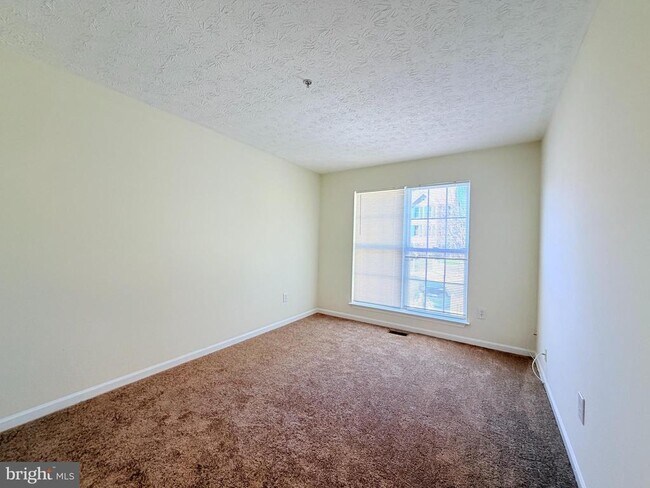 Building Photo - 1802 Chatfield Terrace