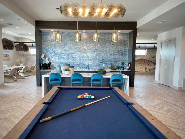 Building Photo - Surfside at Sapphire Bay