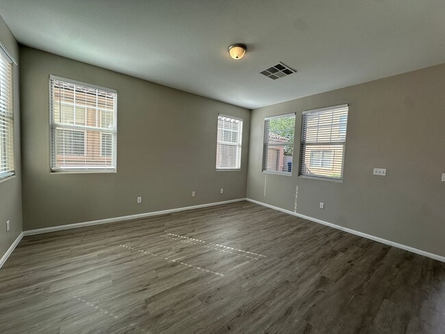Building Photo - Townhome for rent in Henderson