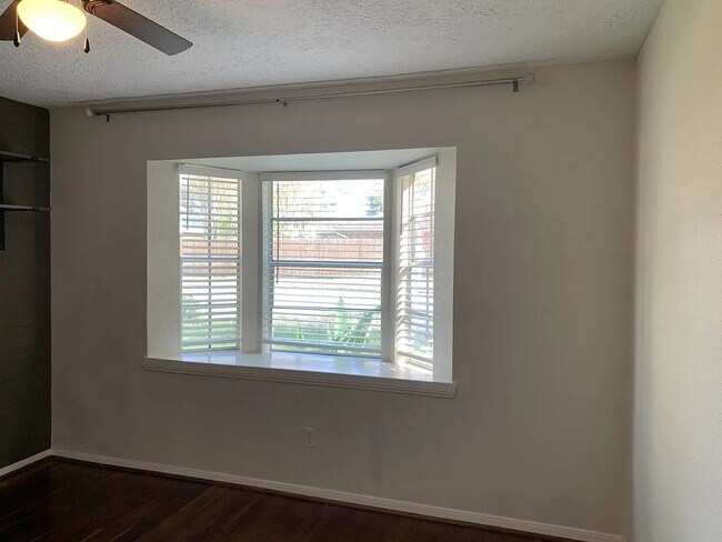 Building Photo - 6318 Leaf Arbor Dr