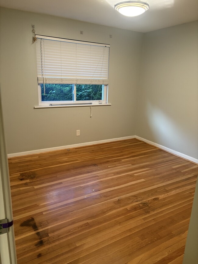 Building Photo - 448 Terryville Dr