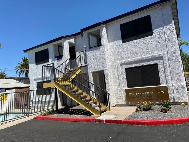 Building Photo - 3208 E Flower St