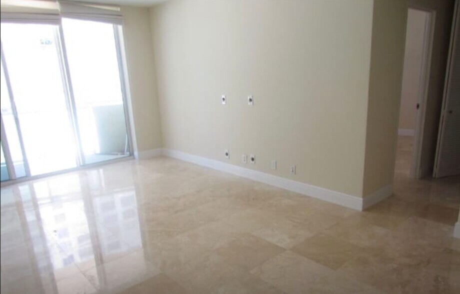 Building Photo - 3001 S Ocean Dr