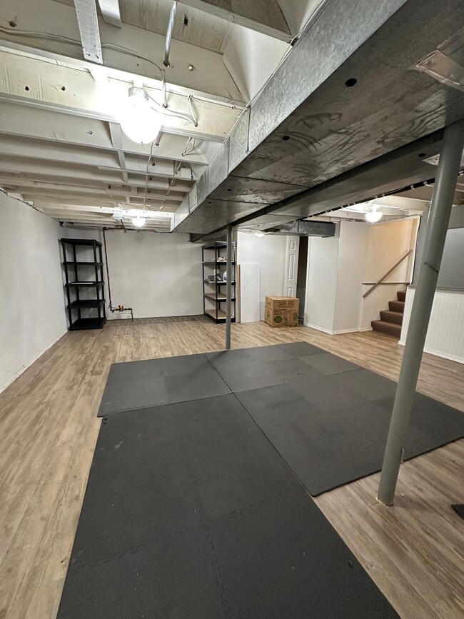 Building Photo - 2184 Cumberland Dr