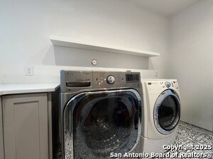 Building Photo - 127 Larchmont Dr