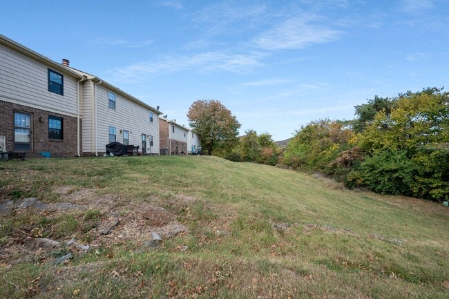Building Photo - 2 bed 1.5 bath townhome for rent in Brentw...