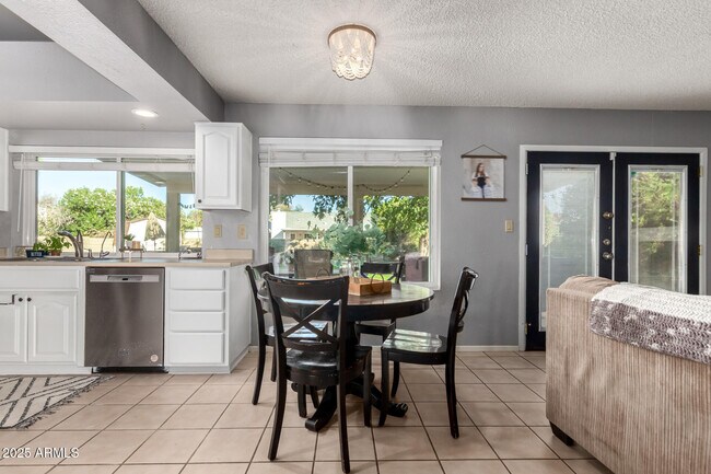 Building Photo - 2739 S Emerson Cir