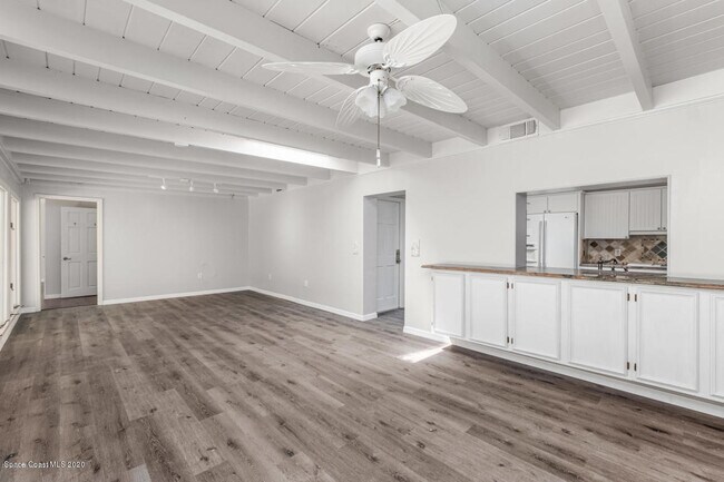 Building Photo - 405 Sunset Blvd