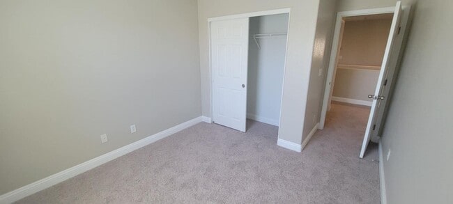 Building Photo - STILLHOUSE rsearching? 3 bedrooms, 2.5 bat...