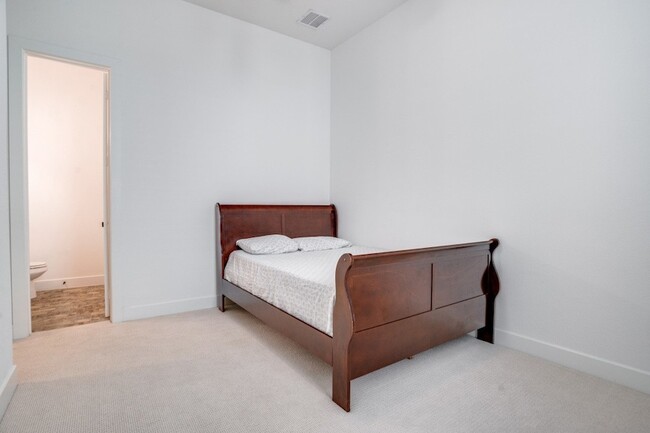 Building Photo - 4211 Mill Pond Dr