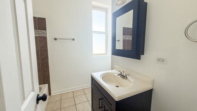 Building Photo - 317 S Homan Ave