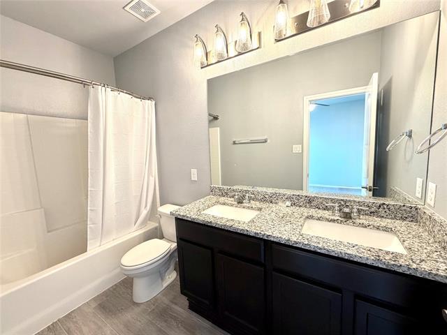 Building Photo - 2228 Dana Dr