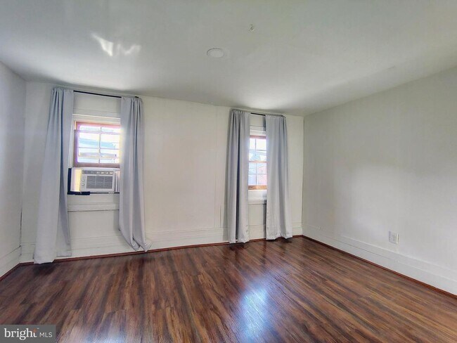 Building Photo - 110 Ice St