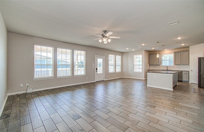 Building Photo - 1705 Bayway Dr