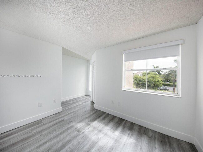 Building Photo - 670 NW 85th Pl