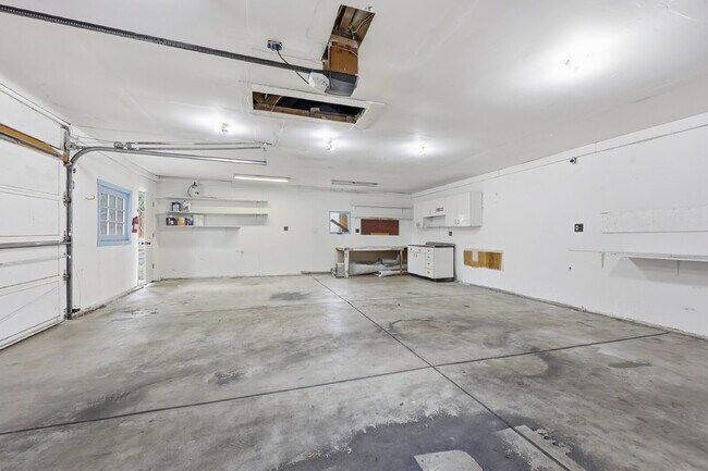 Building Photo - $2,595.95 - 3 Bed/2 Bath Home in Colorado Springs with Large backyard.