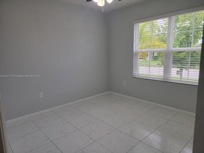 Building Photo - 3281 Roxbury Pl SW
