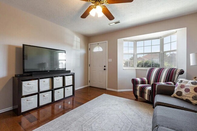 Building Photo - Easy Living! 3 Bedroom Home Condo in St. G...