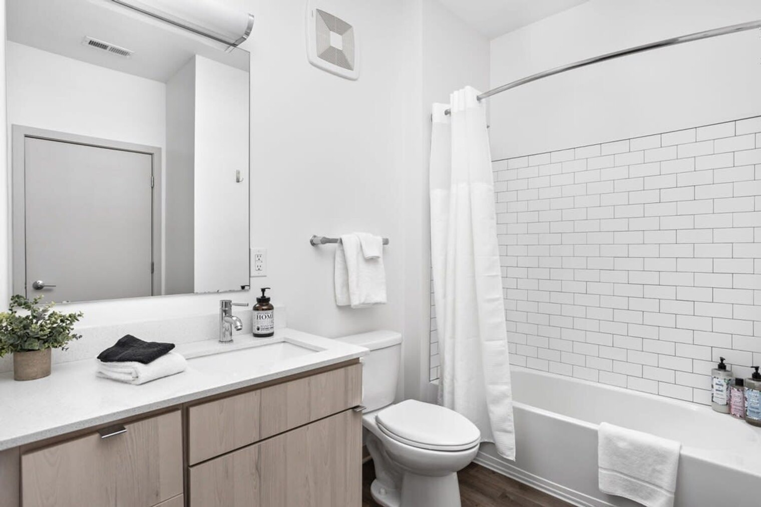 Building Photo - 747 N College Ave