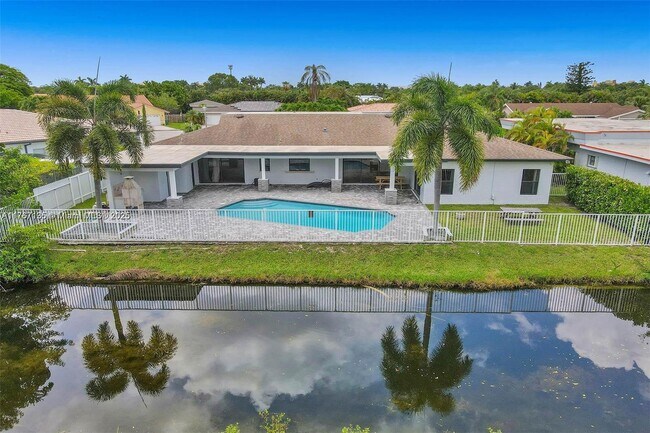 Building Photo - 16610 Royal Poinciana Ct
