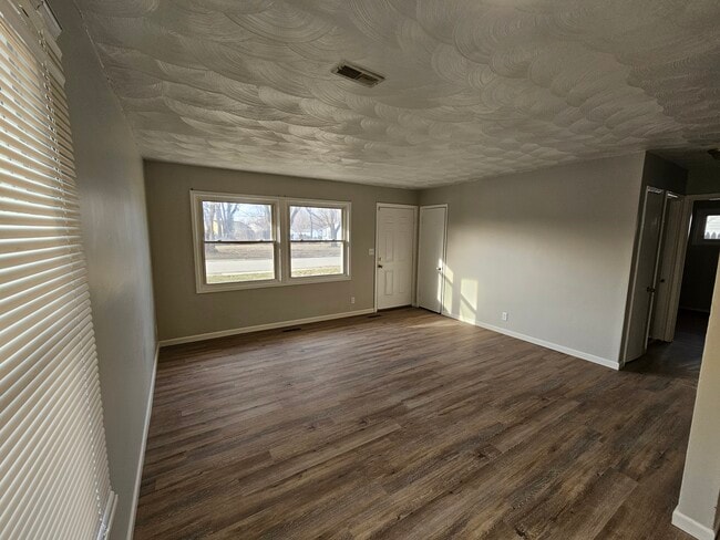 Building Photo - 3 bedroom ranch house FOR RENT