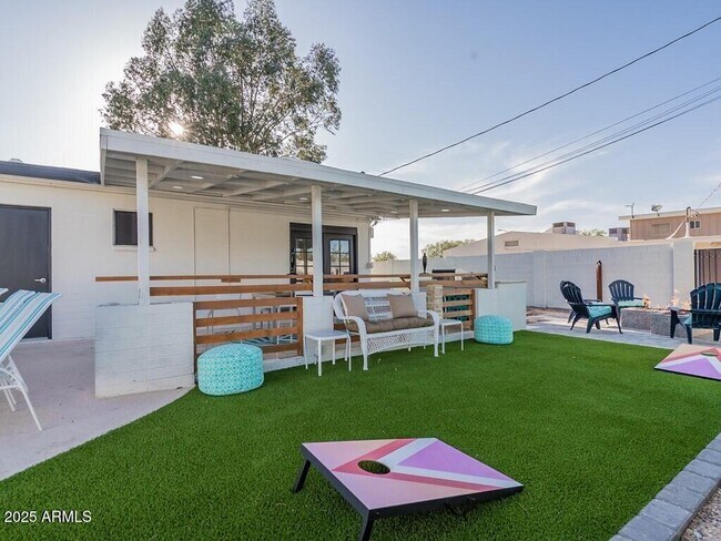 Building Photo - 3302 E Turquoise Ave