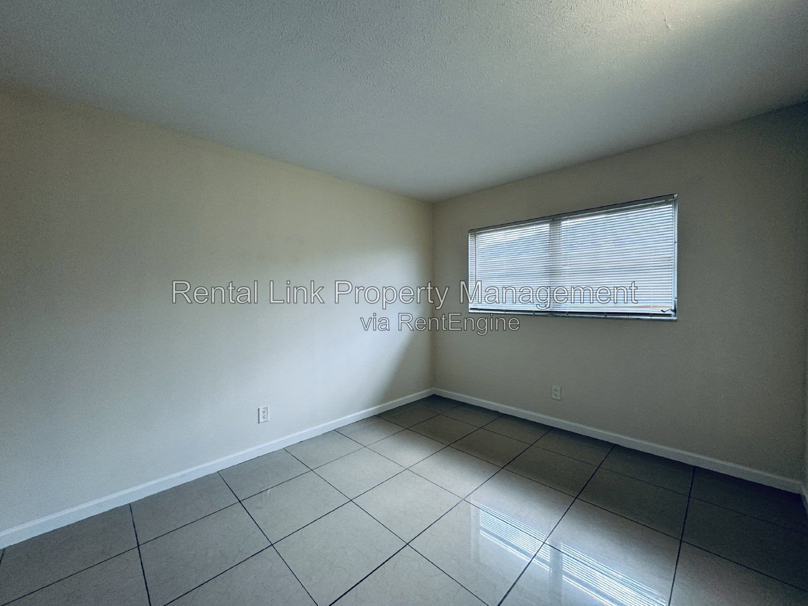Building Photo - 3619 SE 9th Pl