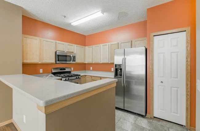 Building Photo - 1244 Chateau Ave