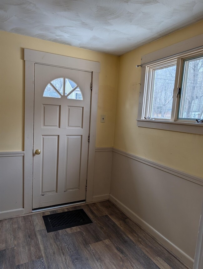 Building Photo - 30 Pleasant St