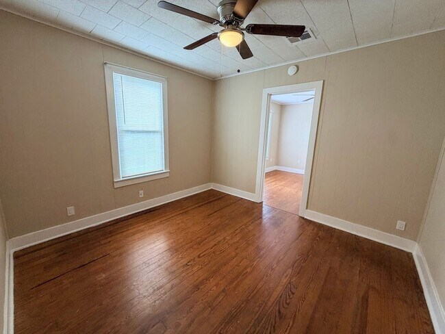 Building Photo - Spacious 4BR Downtown Lake Charles Home - Full of Character