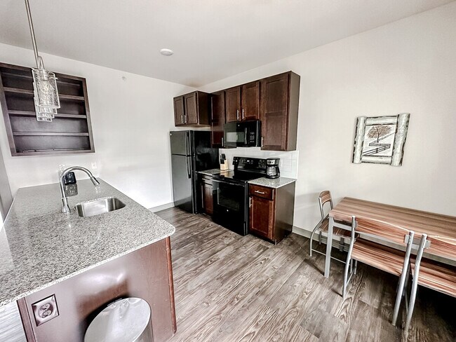 Building Photo - 111 E 4th St