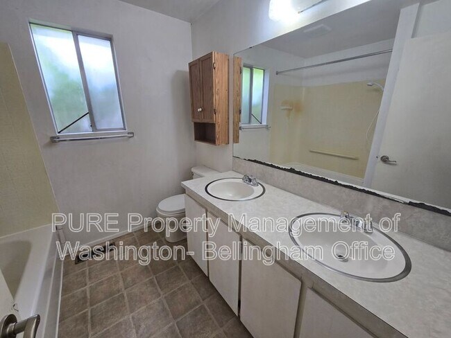 Building Photo - 3366 Cherrywood Ave