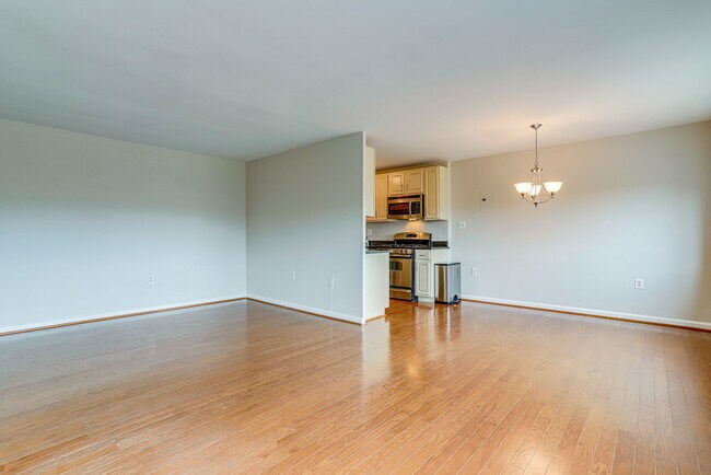 Building Photo - 1300 S Arlington Ridge Rd
