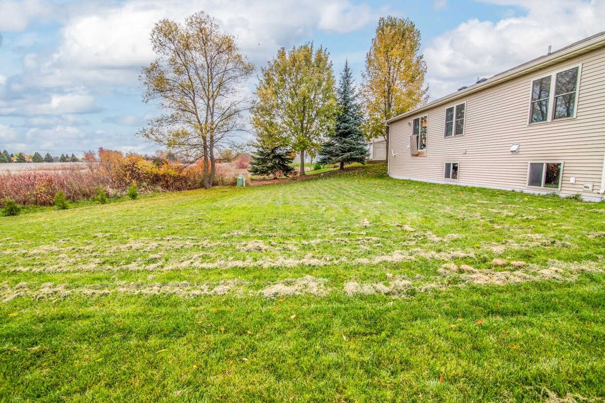 Building Photo - 501 Cobblestone Way