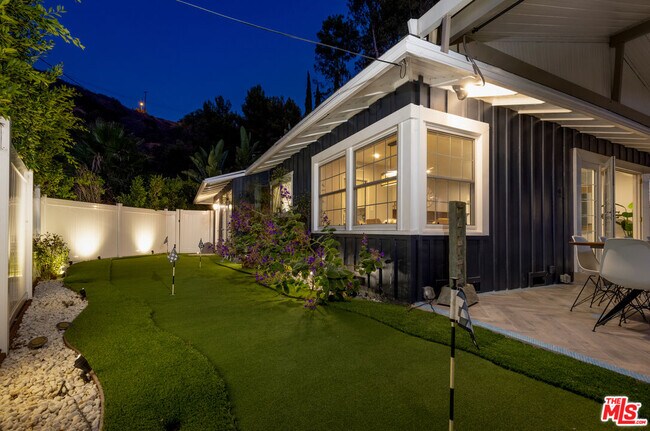 Building Photo - 9476 Hidden Valley Pl