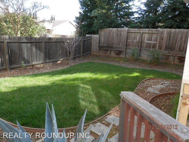 Building Photo - 4 br, 2.5 bath House - 9636 Glacier Creek Way