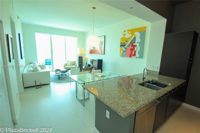 Building Photo - 950 Brickell Bay Dr