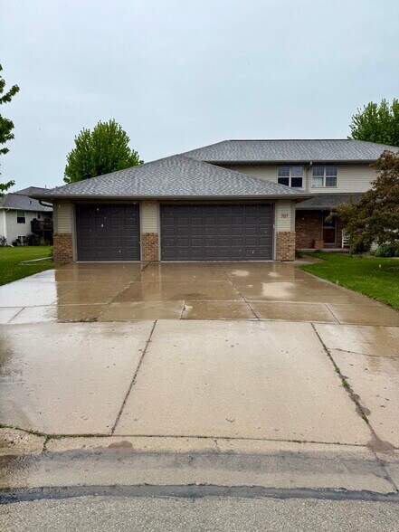 Building Photo - 707 Edge Point Ct