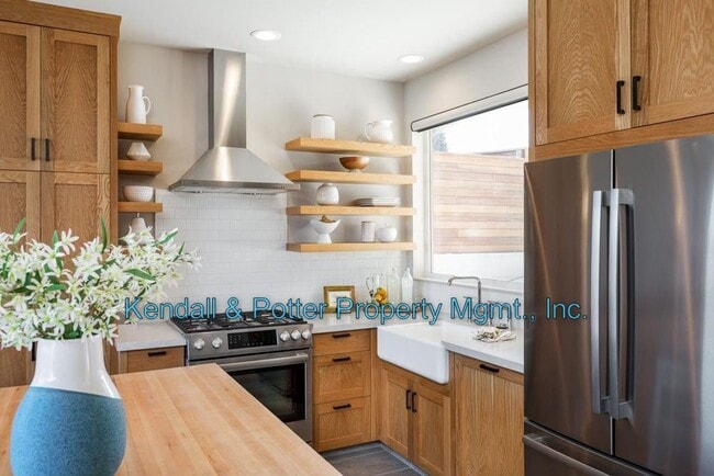 Building Photo - Sunny Paradise located in the Heart of Capitola!