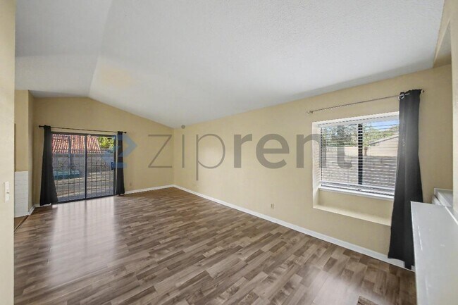 Building Photo - Unit