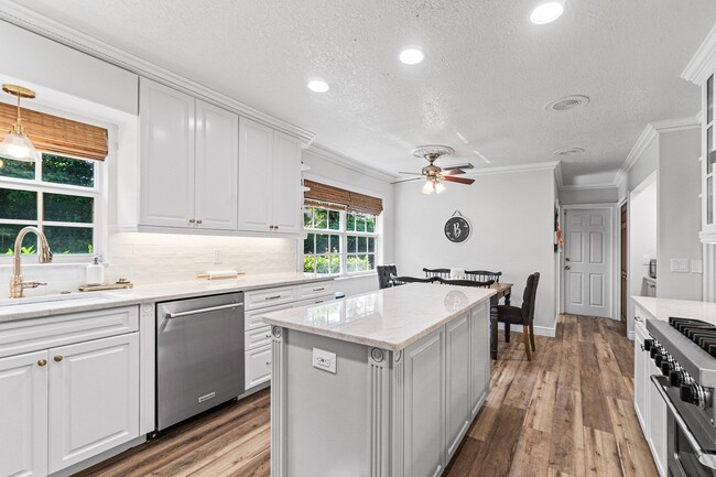 Building Photo - 12101 Tumbleweed Ct