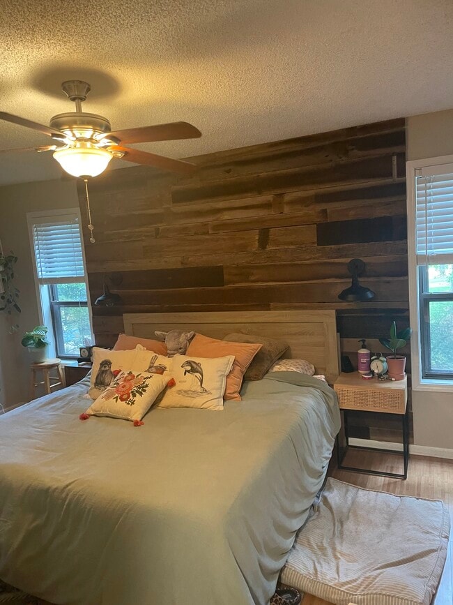 Building Photo - 1543 Hillhaven Dr