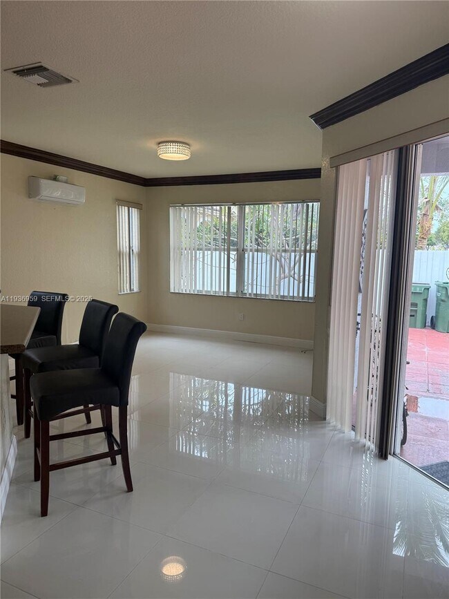 Building Photo - 3951 NE 13th Dr