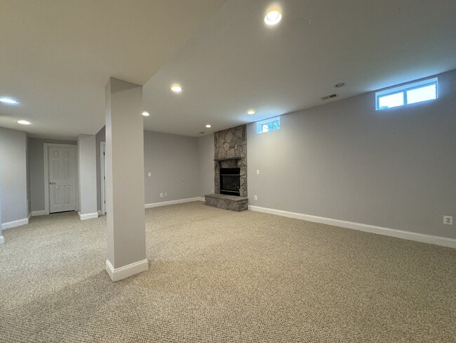 Building Photo - Spacious Elegance in Gated Piedmont!