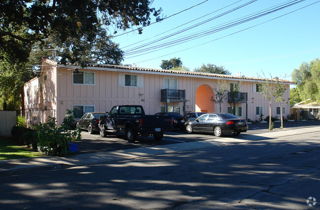 Primary Photo - Oak Apartments in Ojai